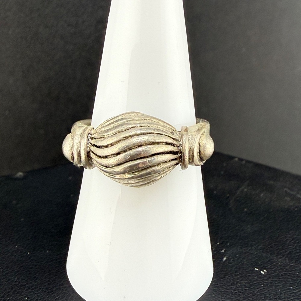 Vintage Estate Ring Silver Tone Abstract Dome Ribbed Textured 8